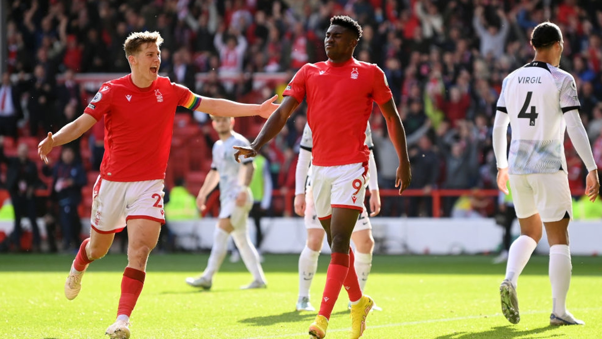 同样表现出 同样表现出